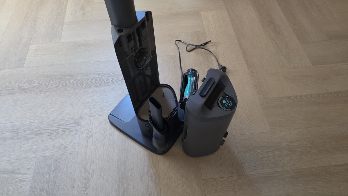 Shark PowerDetect Speed Clean &amp; Empty