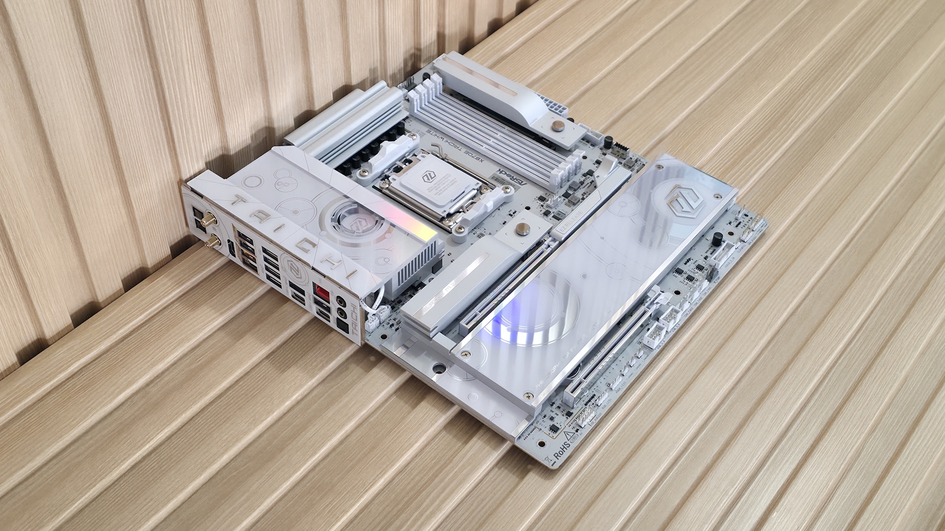 ASRock X870E Taichi White - Board images