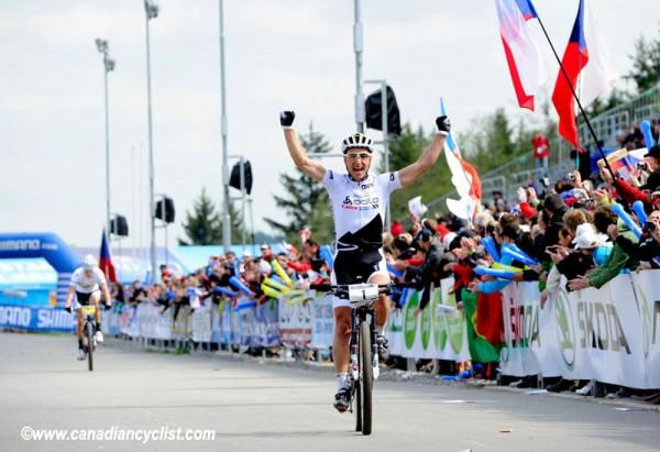 Nino Schurter (Scott-Swisspower) celebrates victory in the Nove Mesto na Morave round of the World Cup.
