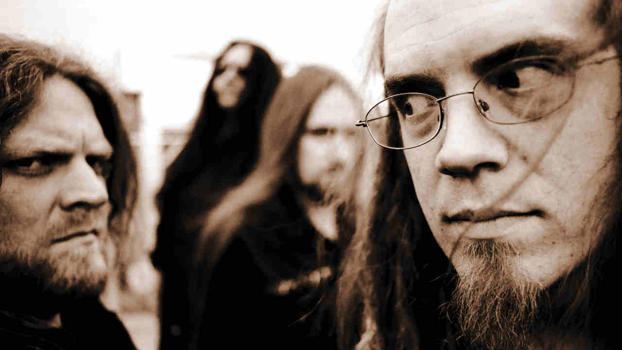 Strapping Young Lad posing for a photograph in the 2000s