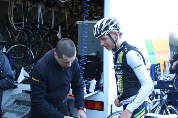 Tony Martin has a mechanic make some last minute adjustments
