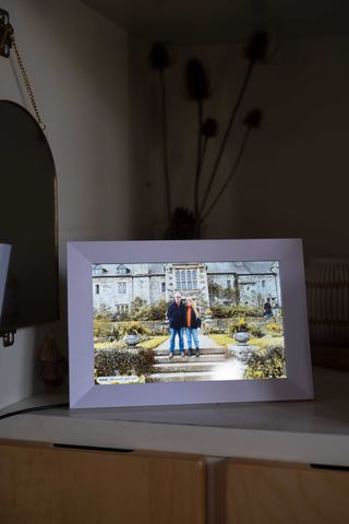 Aeezo 9-inch digital photo frame