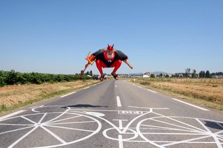 Didi The Devil jumps at the 2007 Tour de France