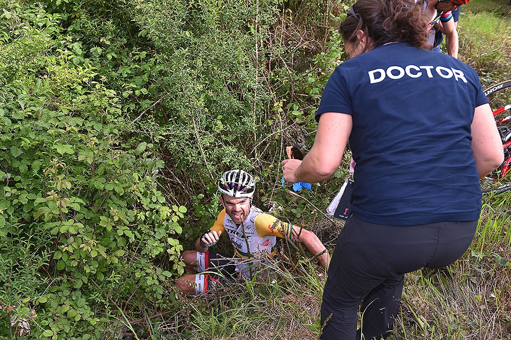 Jack Bobridge coming up from the ditch after a crash