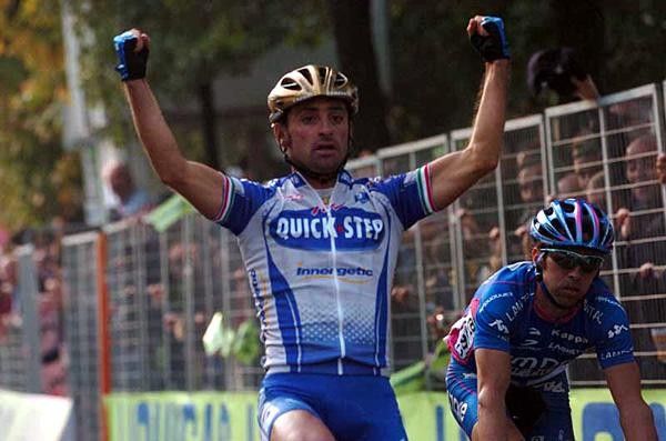 Paolo Bettini (Quickstep) celebrates his win