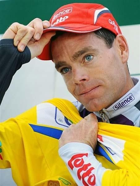 Cadel Evans (Silence-Lotto) gets the leader's jersey.