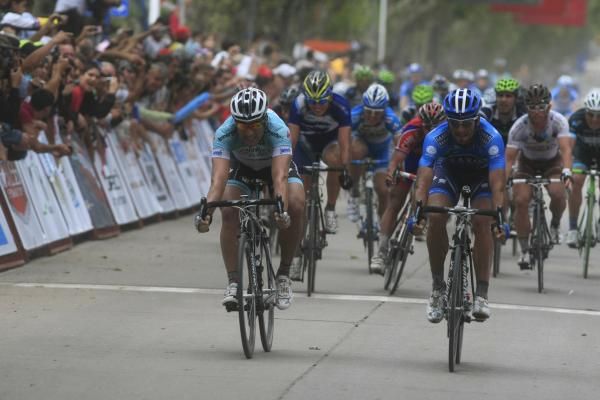 Francesco Chicchi (Omega Pharma-Quick Step) sprints to win stage 1
