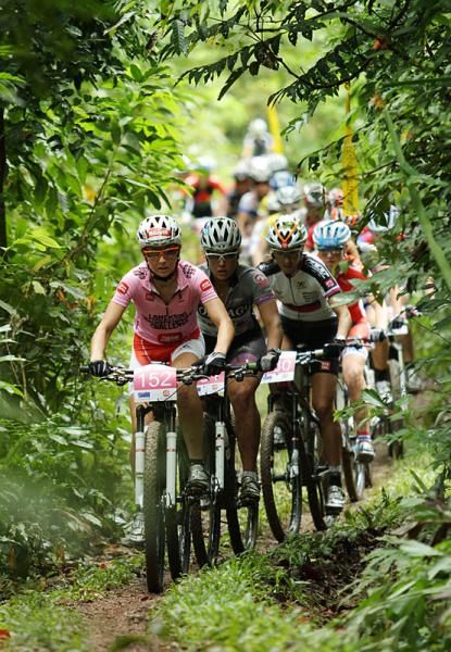 Eva Lechner (Colnago Sudtirol) sets the pace
