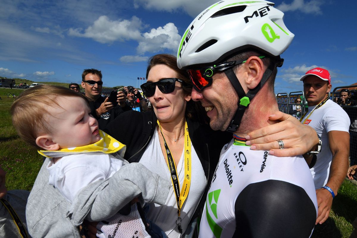 Mark Cavendish celebrates his victory with his family