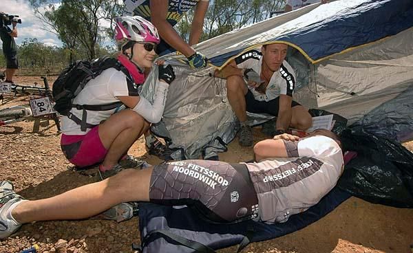 The jungle patrol wilderness medecine team at work on Willemjan Hopstaken.