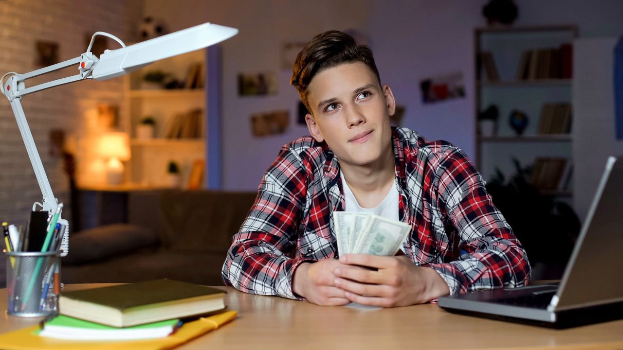 MoneyWireDaily — Teens Want to Invest: Here Are 7 Ways You Can Help Them Start Right