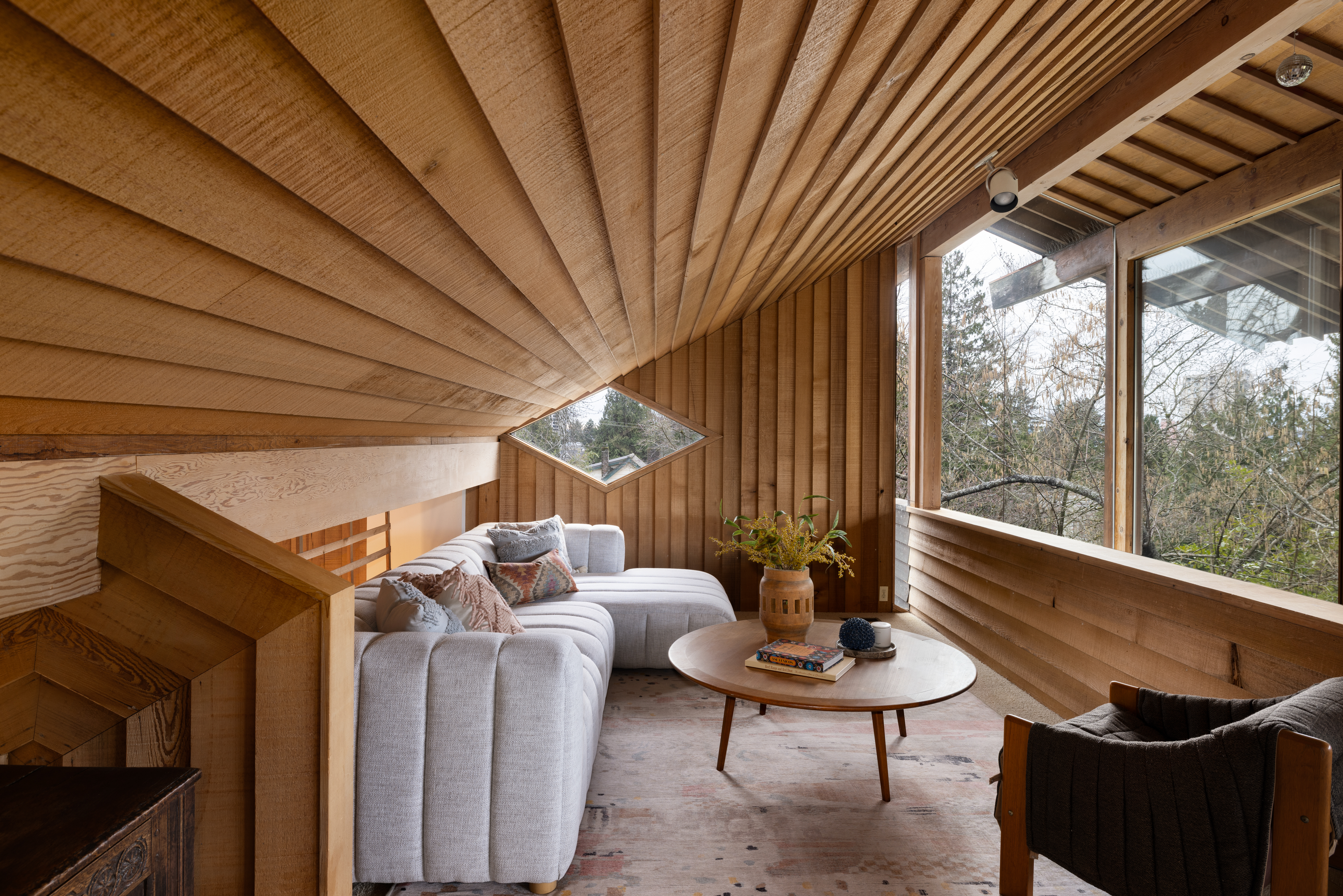 M&amp;uuml;dry House, a modernist timber residence in West Vancouver