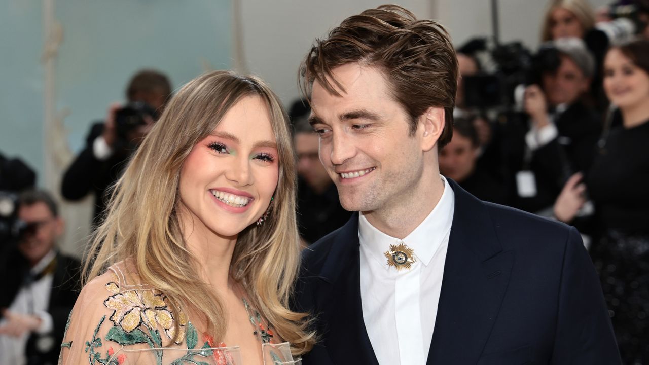 Suki Waterhouse and Robert Pattinson at the 2023 Met Gala