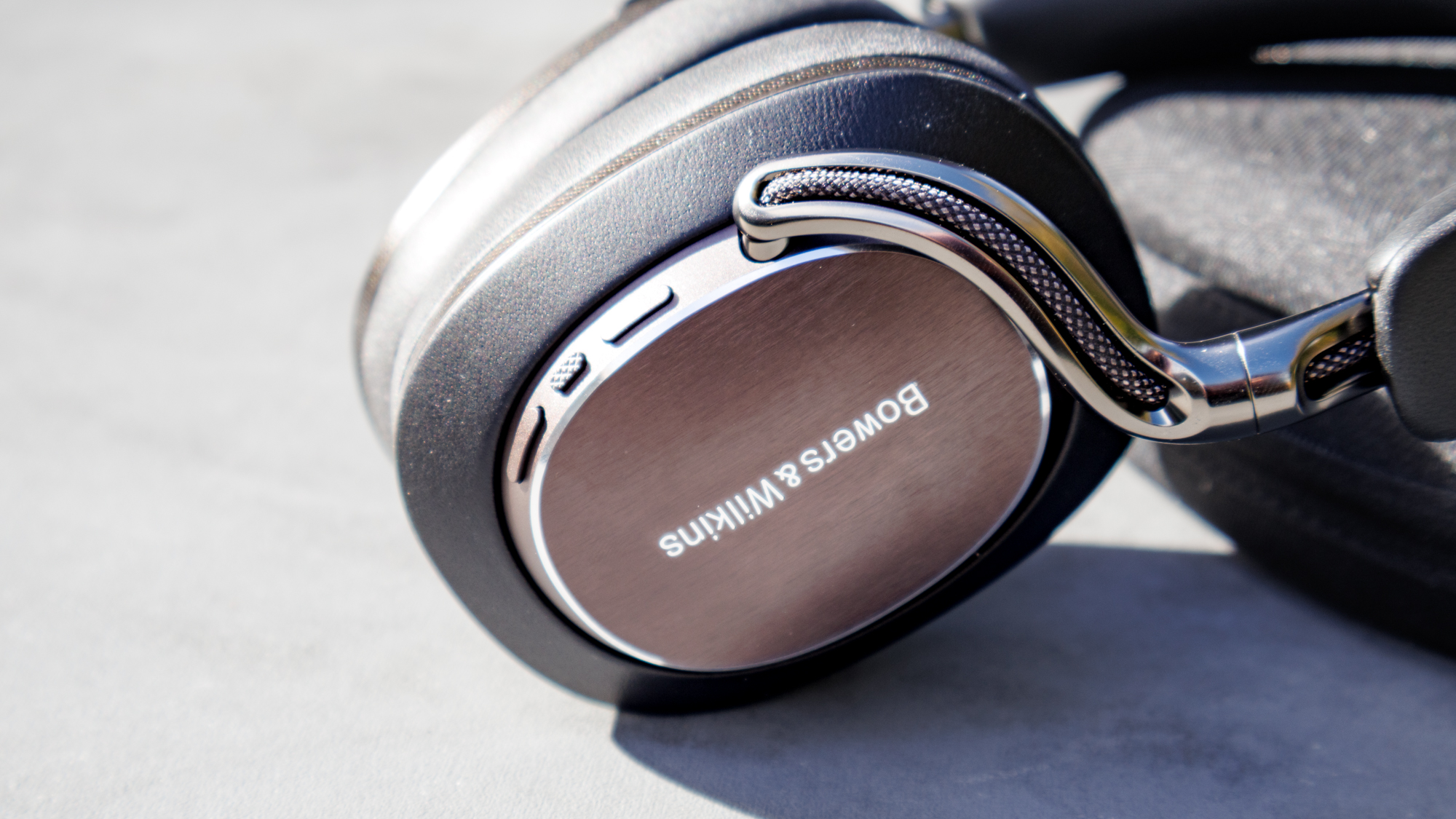 Bowers &amp;amp; Wilkins PX8 S2