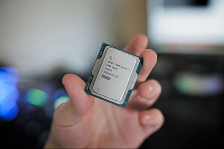 The Core Ultra 270K held in-hand