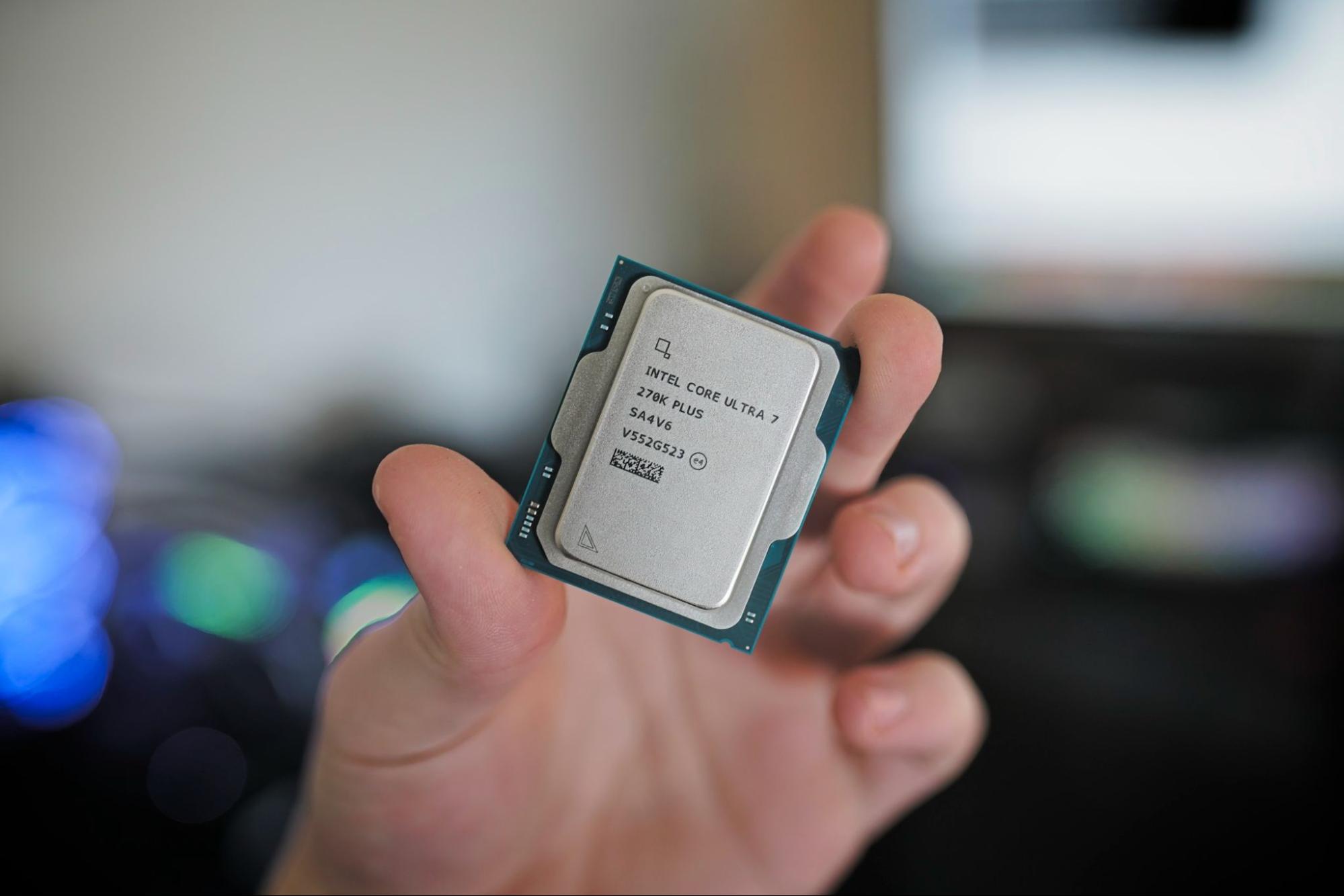 تم الاحتفاظ بـ Core Ultra 270K في متناول اليد