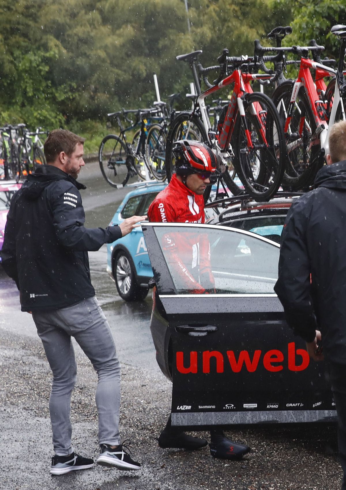 Tom Dumoulin (Team Sunweb) started stage 5 but was soon in the team car