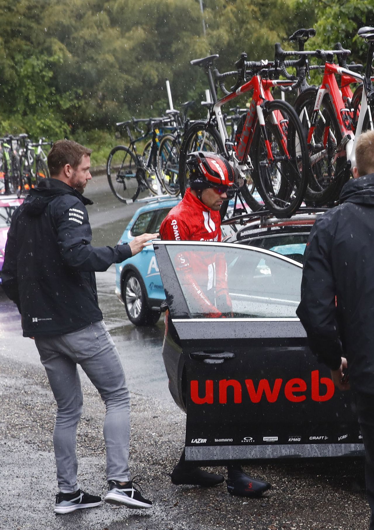 Tom Dumoulin (Team Sunweb) started stage 5 but was soon in the team car