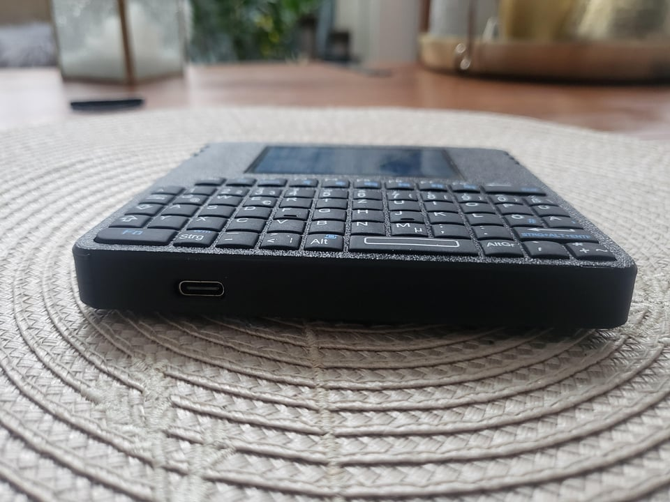 Raspberry Pi slim cyberdeck