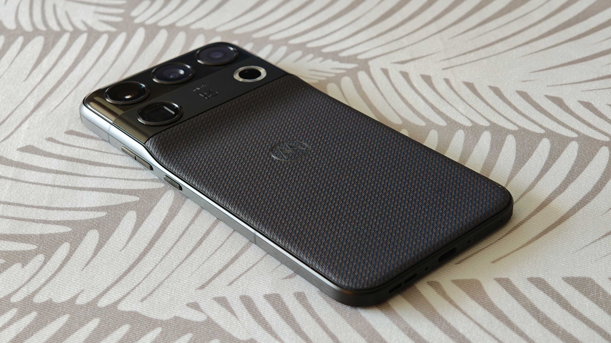The Motorola Signature 27 lying face down