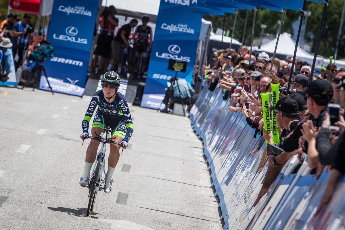Lauren Stephens (TIBCO) leaves the start as fans cheer