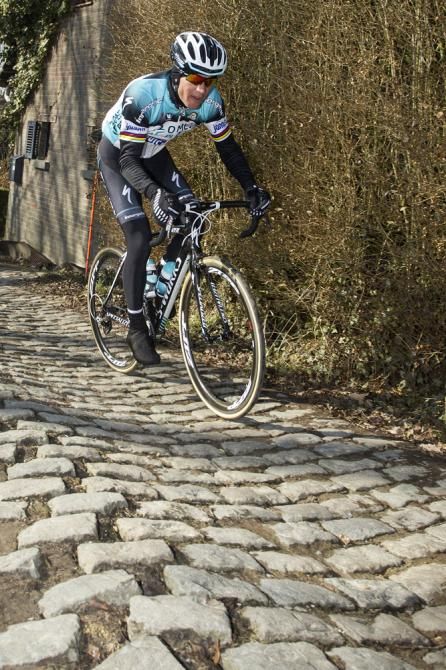 Zdenek Stybar (Omega Pharma-Quick Step) seeks a smooth line up the Molenberg.