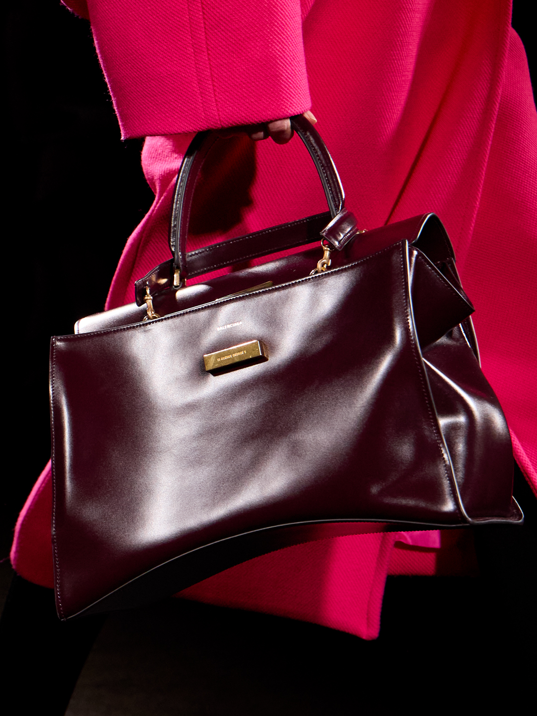 hourglass avenue bag on the winter 2026 runway.