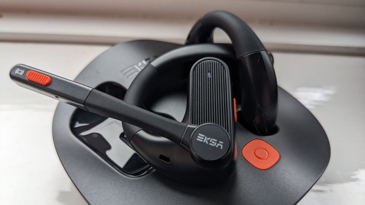EKSA S30 wireless headset during our review