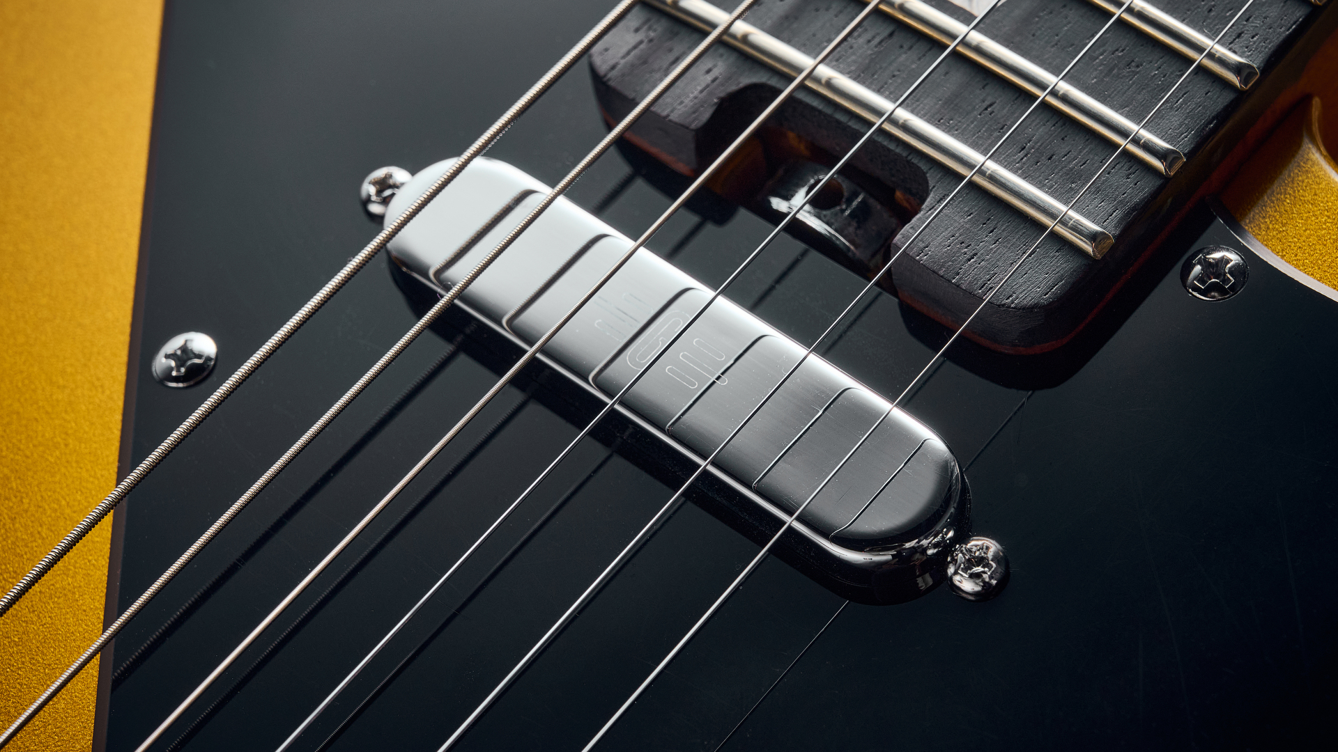 The neck pickup of the Baum Guitars Verve electric guitar