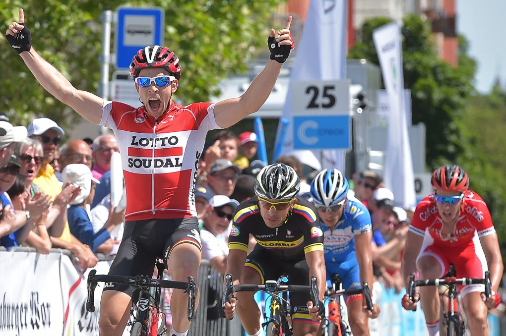 Sean De Bie wins stage 4.