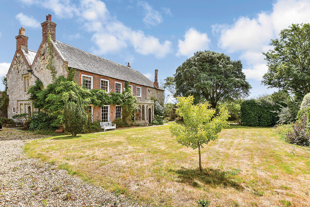 House for sale: Brighstone, Isle Of Wight.