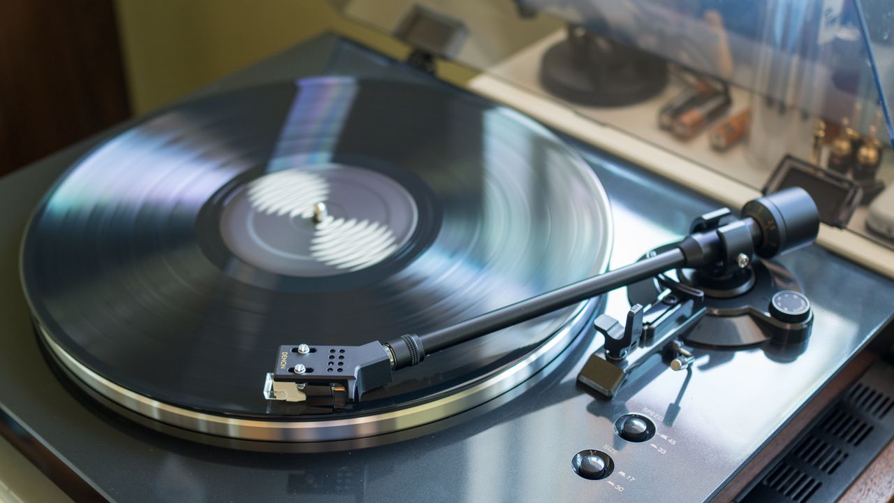 Denon DP-300F on a table