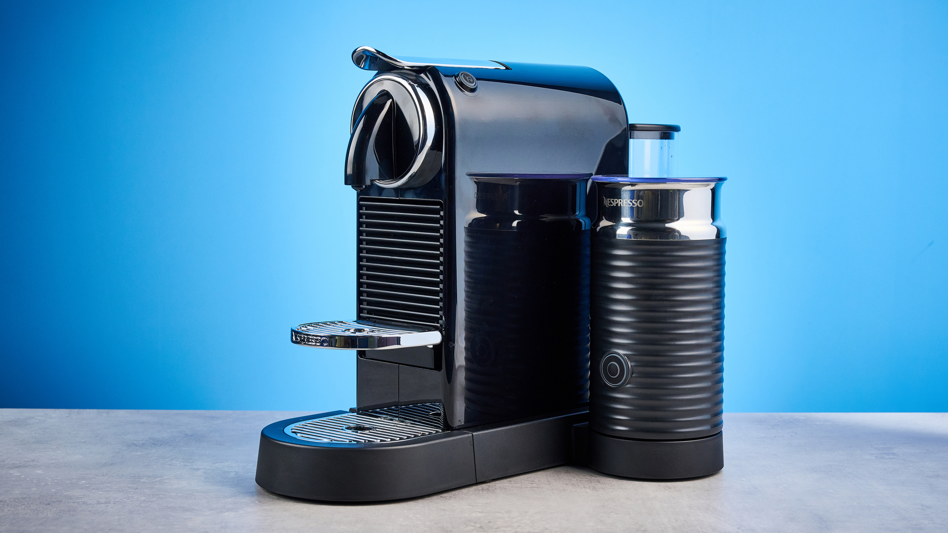 the nespreso citiz &amp;amp; milk on the blue tom's guide background