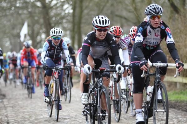 Eventual winner Chloe Hosking (Specialized - lululemon) on the cobbles
