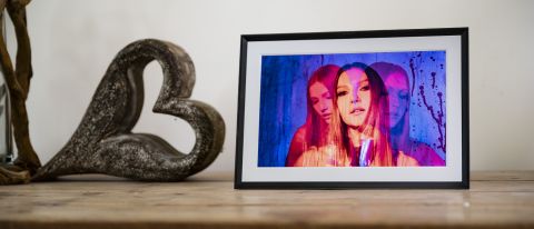 Aura Carver Mat digital frame