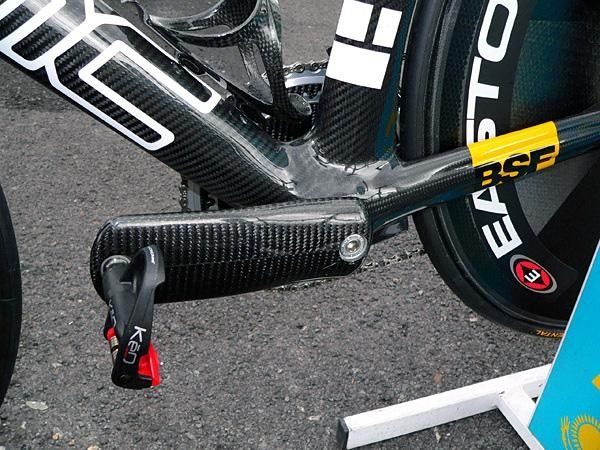 The non-driveside arm is nearly as tall as the down tube on the BMC TT01 Time Machine.