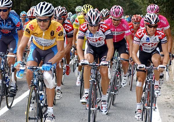 Heras and Sastre in the peloton