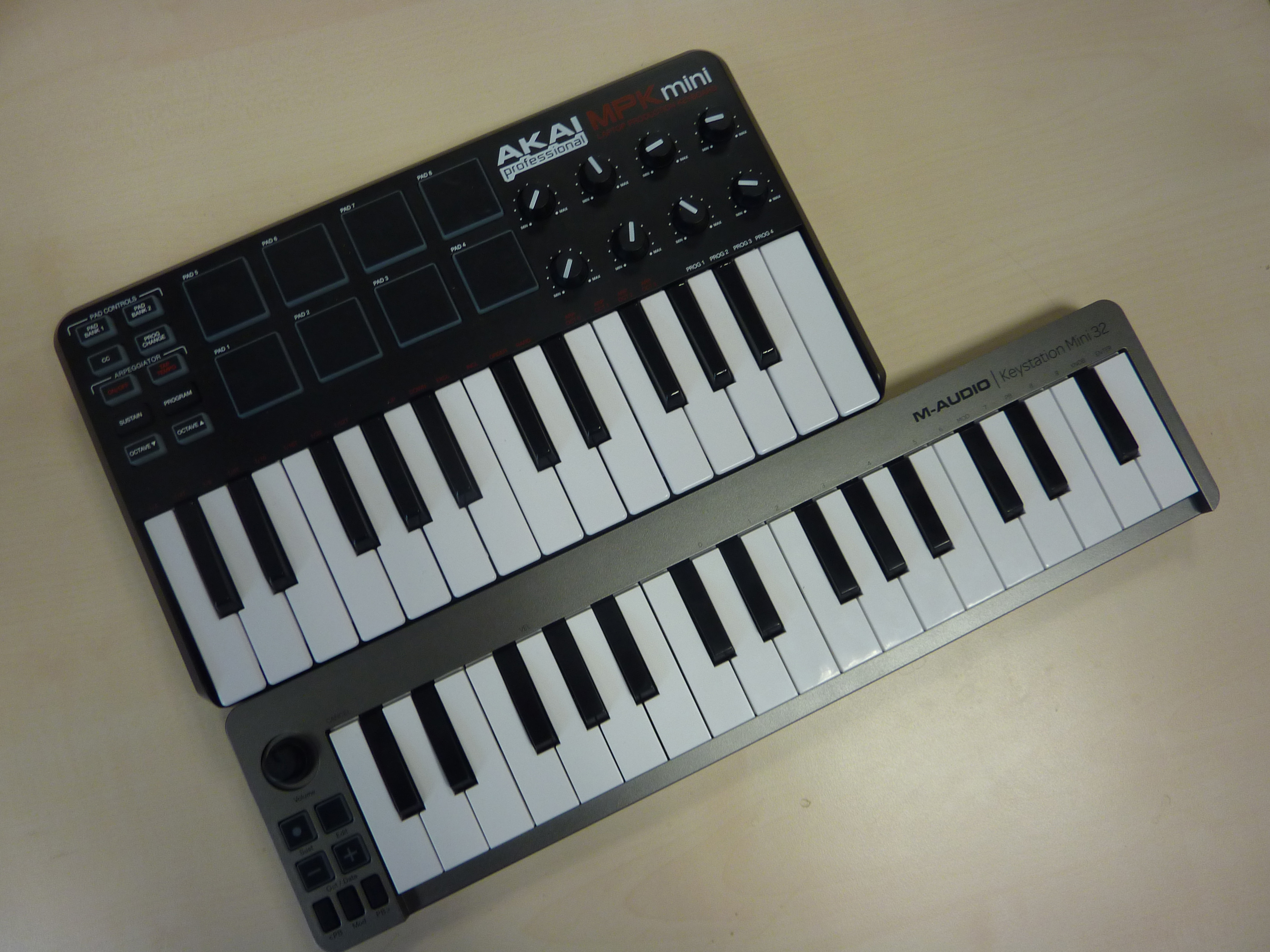For the sake of size comparison, here's a shot of the Keystation Mini 32 next to Akai's 25-note MPK mini.