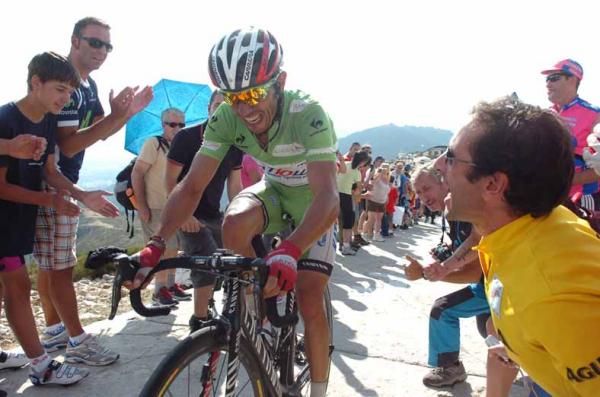 Joaquim Rodriguez (Katusha) attacks on Bola del Mundo.