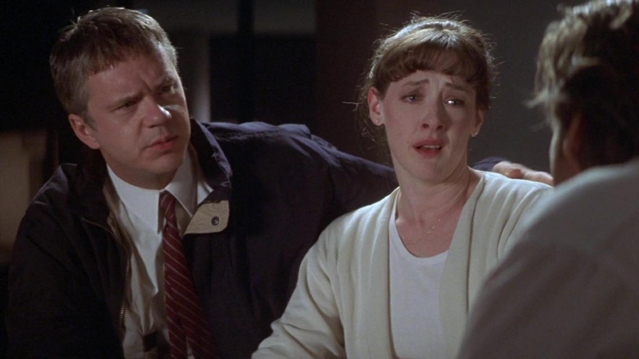 Tim Robbins and Joan Cusack in Arlington Road