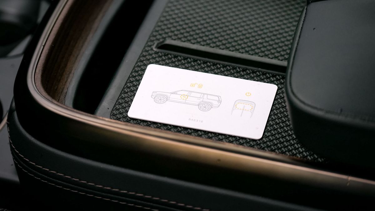 2025 Rivian R1S Tri-Motor test drive review.