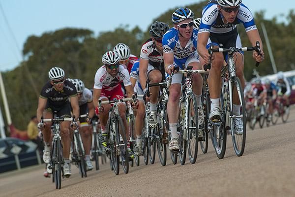 The pace was on as the race entered the final laps.