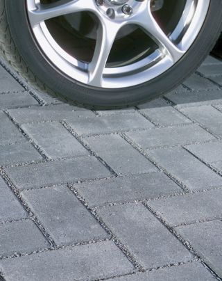 eco paving tips: concrete grid on driveway