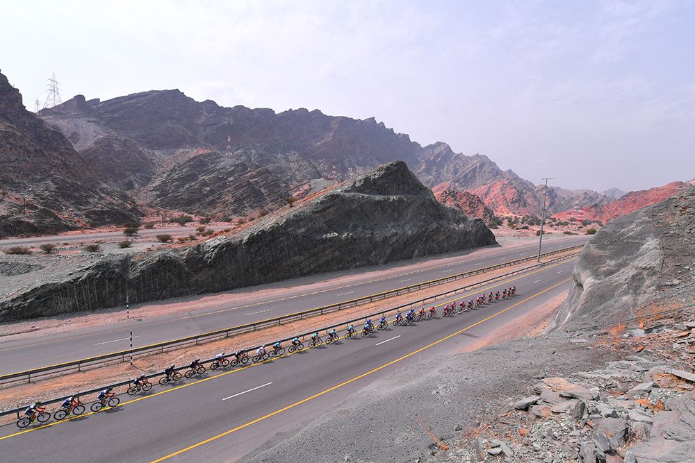 The bunch line out at the Tour of Oman