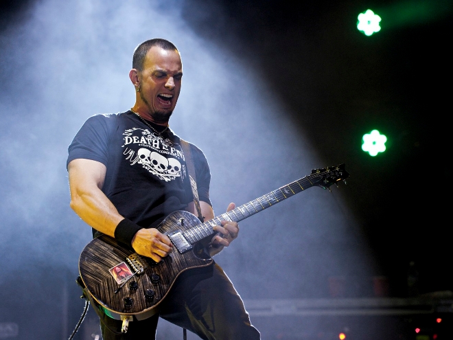 Tremonti on stage with Alter Bridge in August, 2011