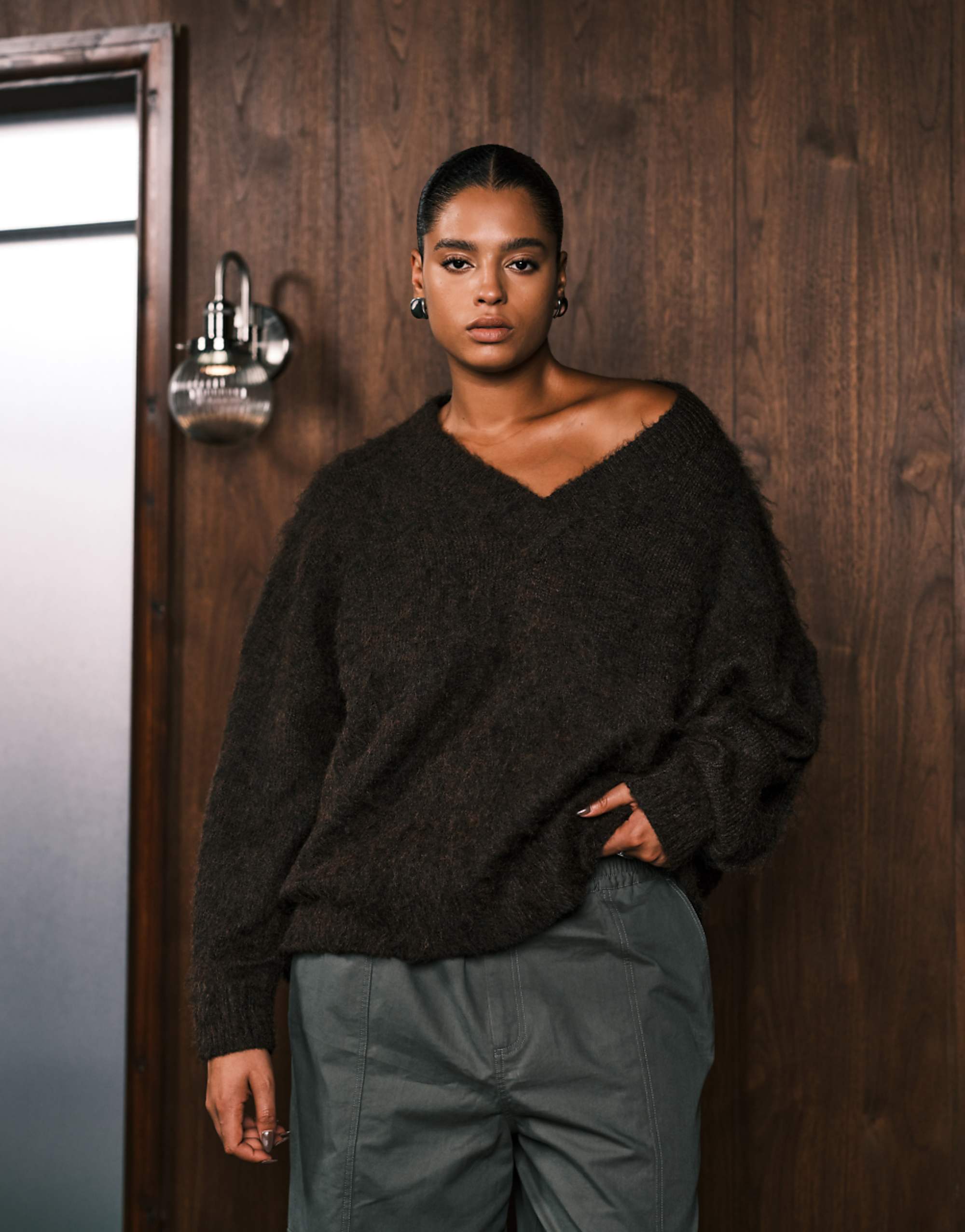 Asos Design Curve Knitted Brushed V Neck Oversized Jumper in Chocolate