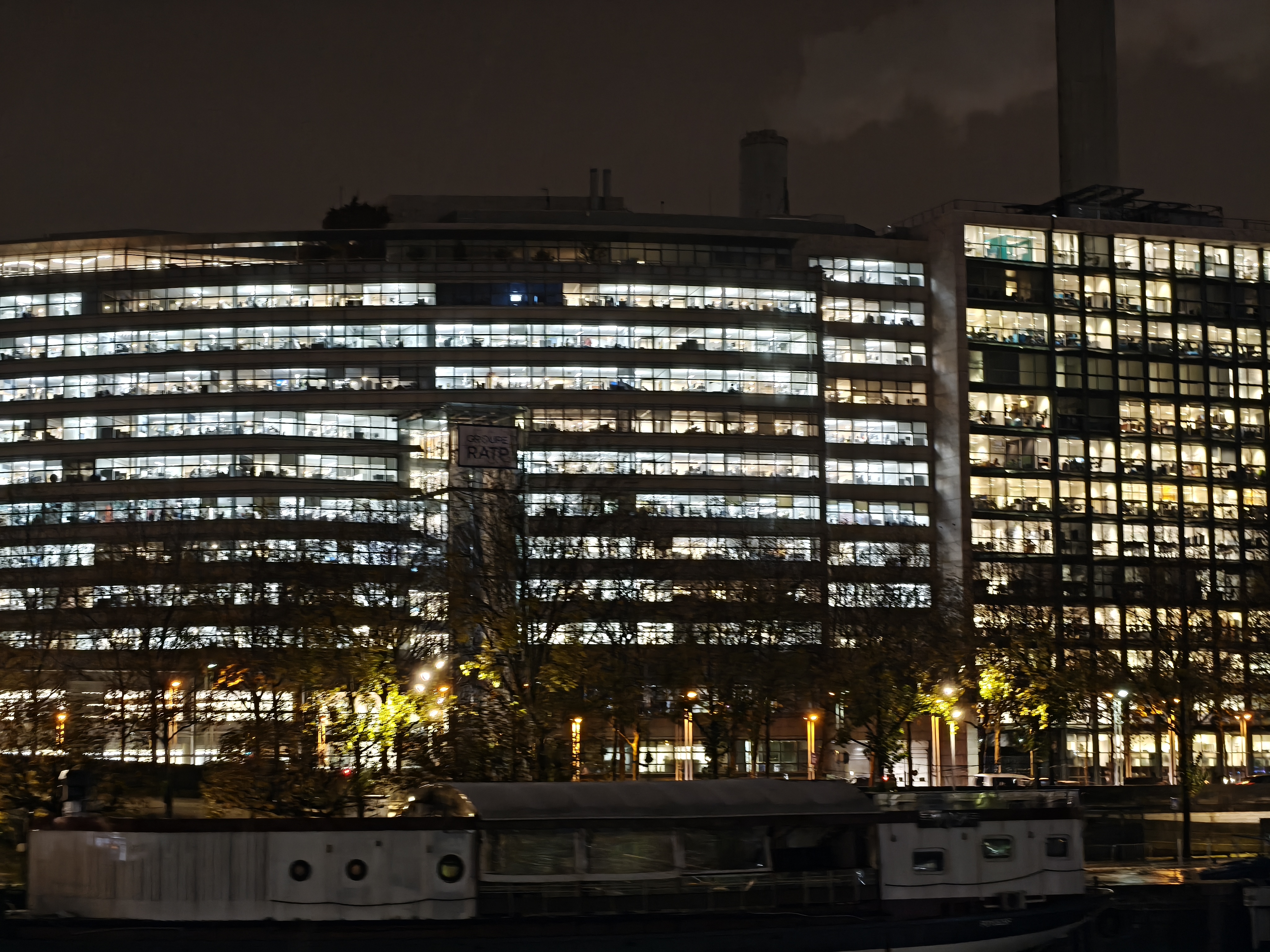 Offices along the Seine