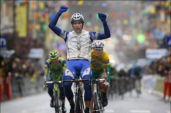 A group of four detached themselves on the final descent and Steegmans was fastest.