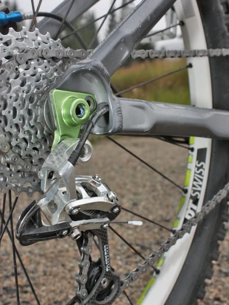 The rear thru-axle threading is integrated into the replaceable derailleur hanger.
