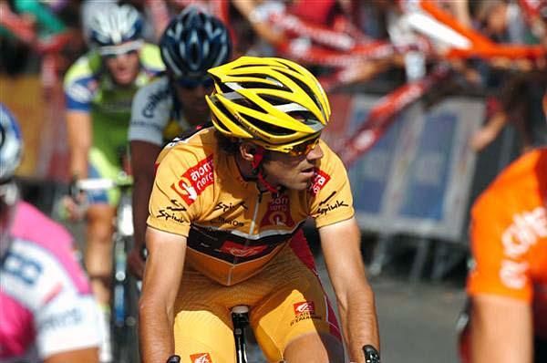 Alejandro Valverde (Caisse d'Epargne) glances sideways as he finishes.
